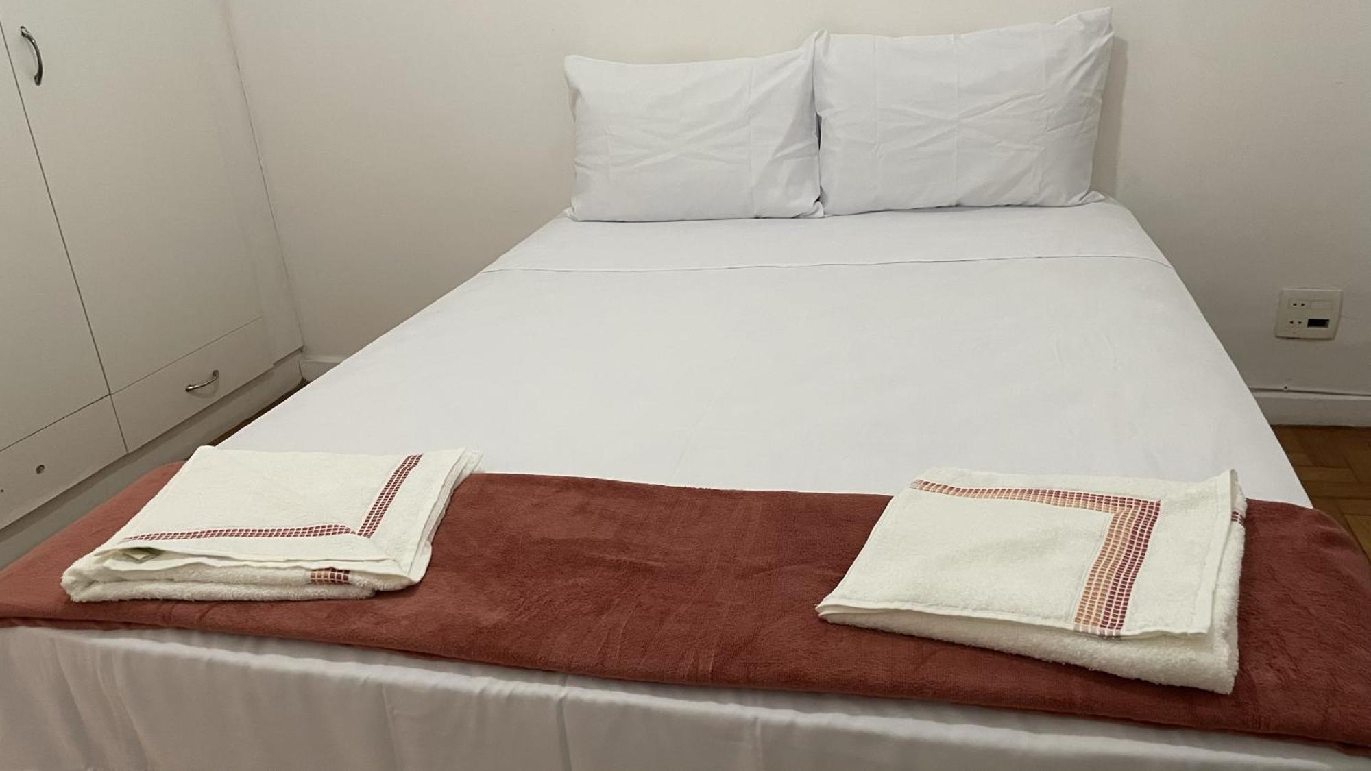 Apartment 1 Block From Copacabana Beach, Whole Apt, Posto 4 *